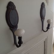 Wall coats door
