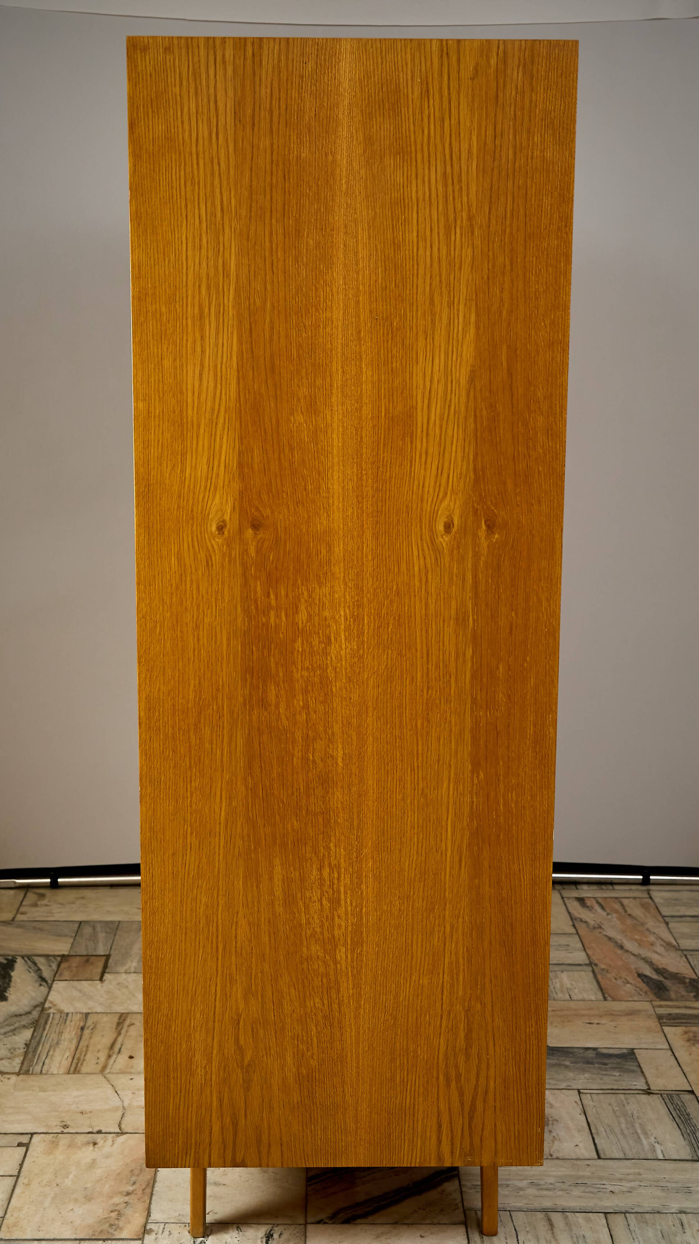 Armoire du milieu du siècle Jiroutek U486