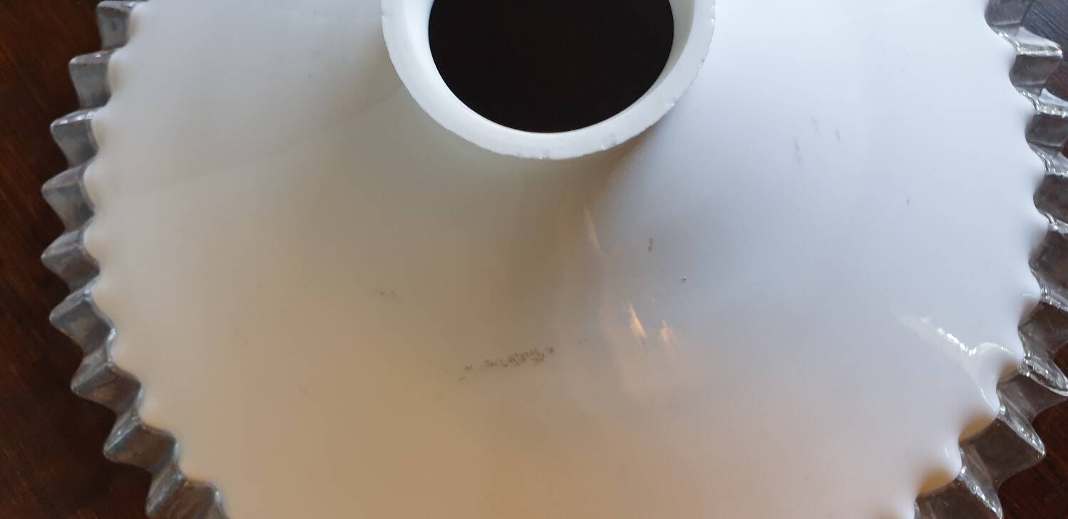 Serrated opaline lampshade