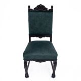 Une paire de chaises anciennes sur pattes de lion, Europe occidentale, vers 1920.