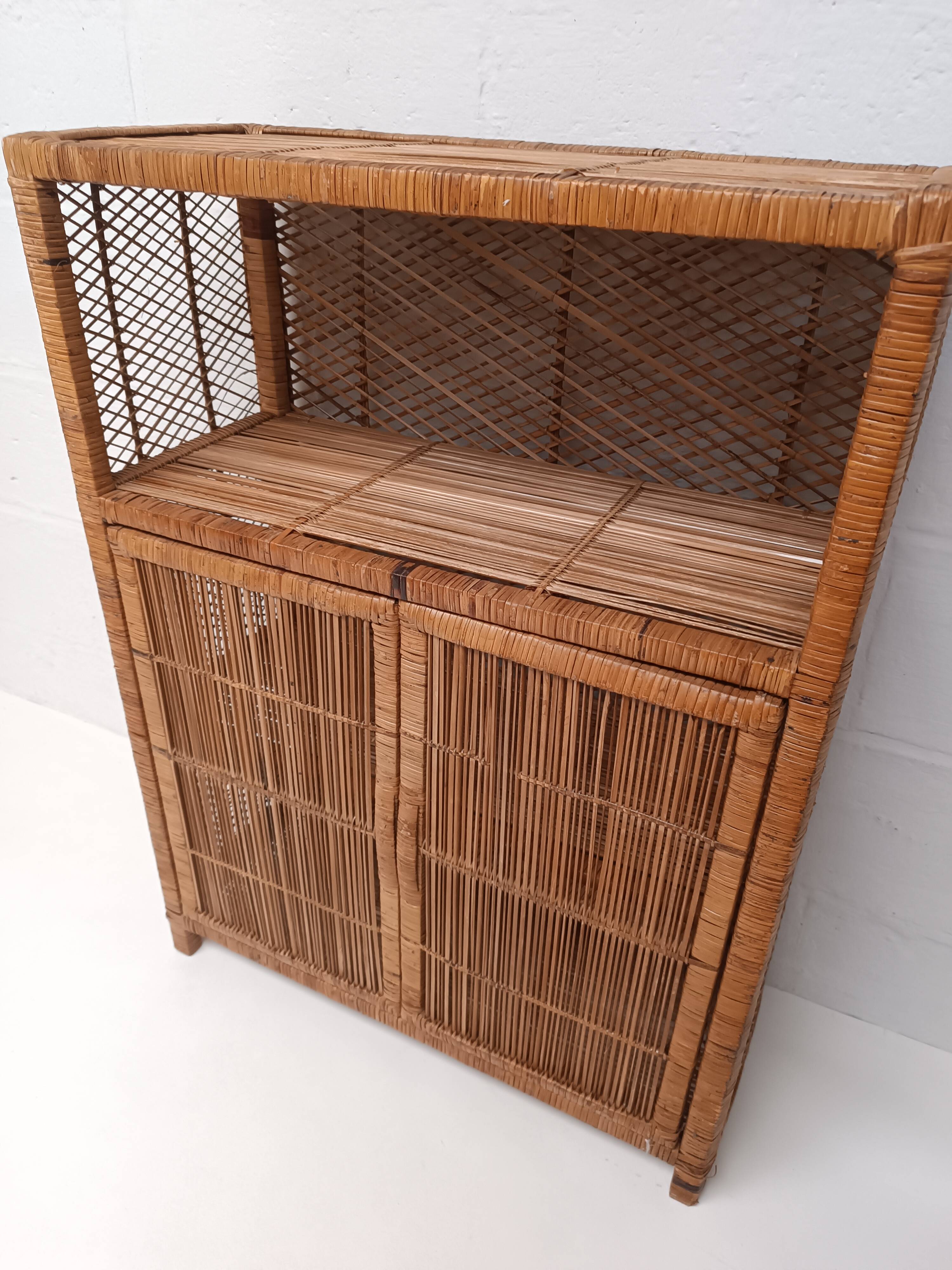 Buffet rotin vintage
