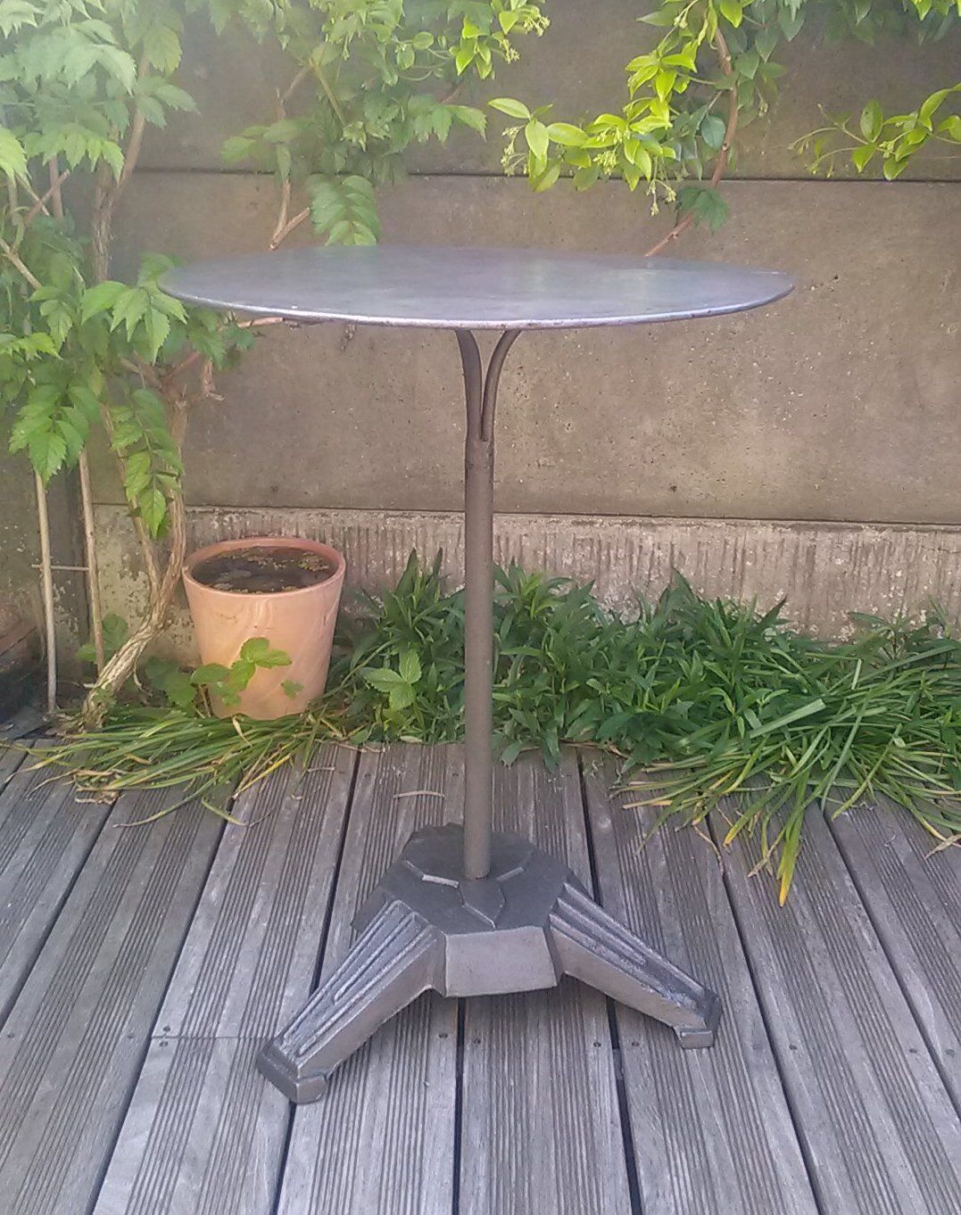 Bistro table, art deco pedestal, year 1930