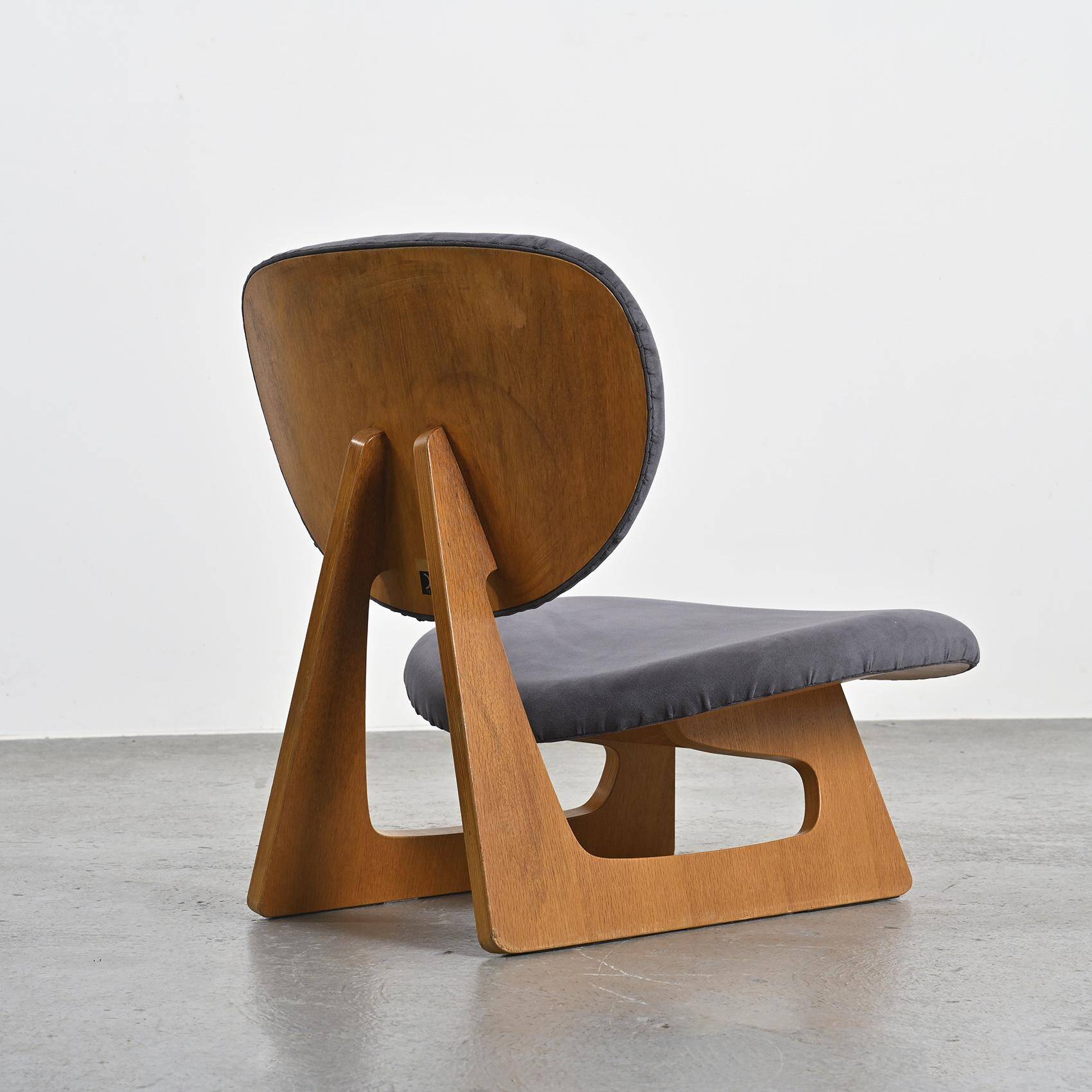 Chauffeuse Teiza Isu par Sakakura & Cho, Tendo Mokko circa 1970