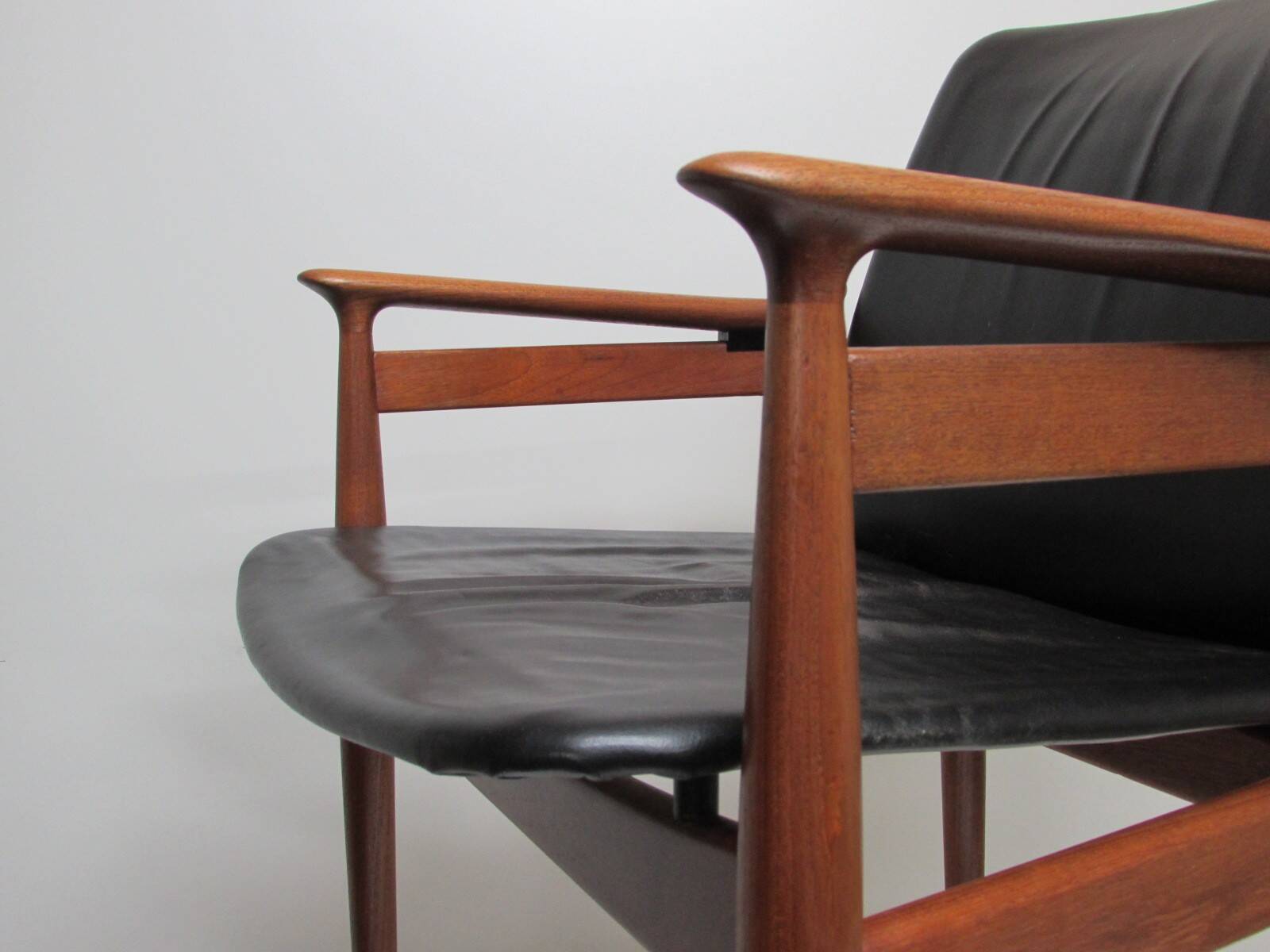 Finn Juhl model 192 in Teak, leather for France & Daverkosen