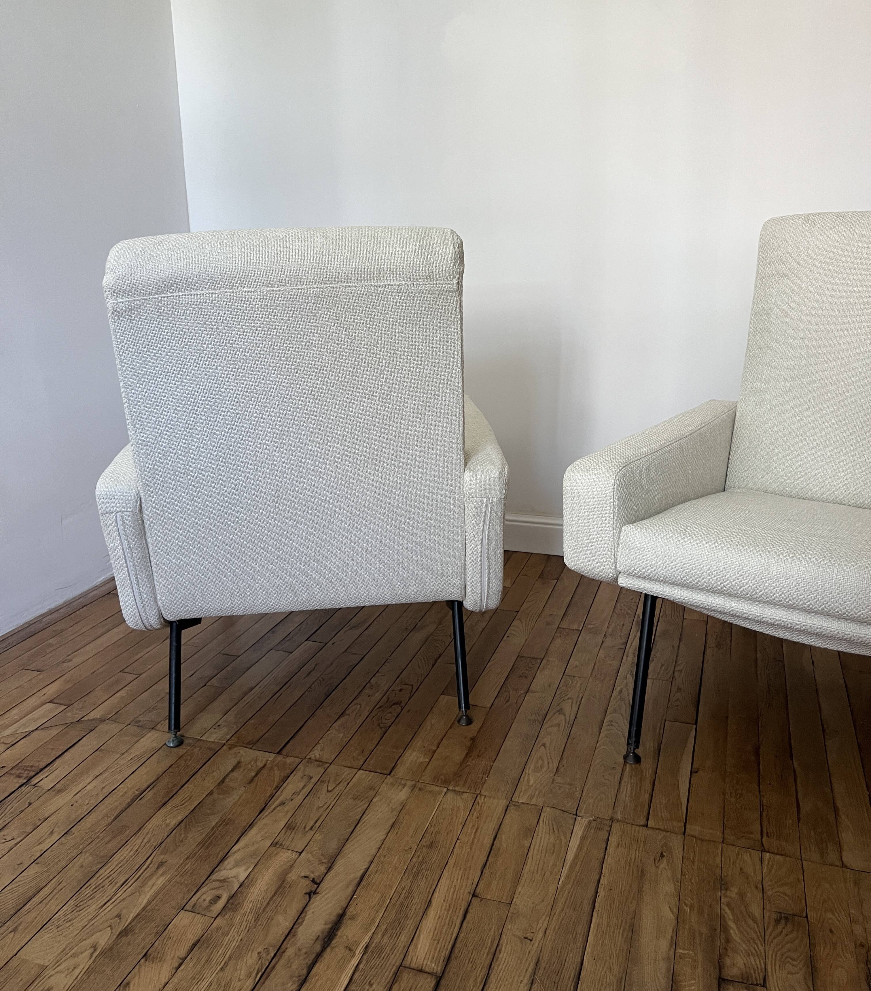 Pair of "Troïka" armchairs by Pierre Guariche, Airborne. Reupholstered 2026.
