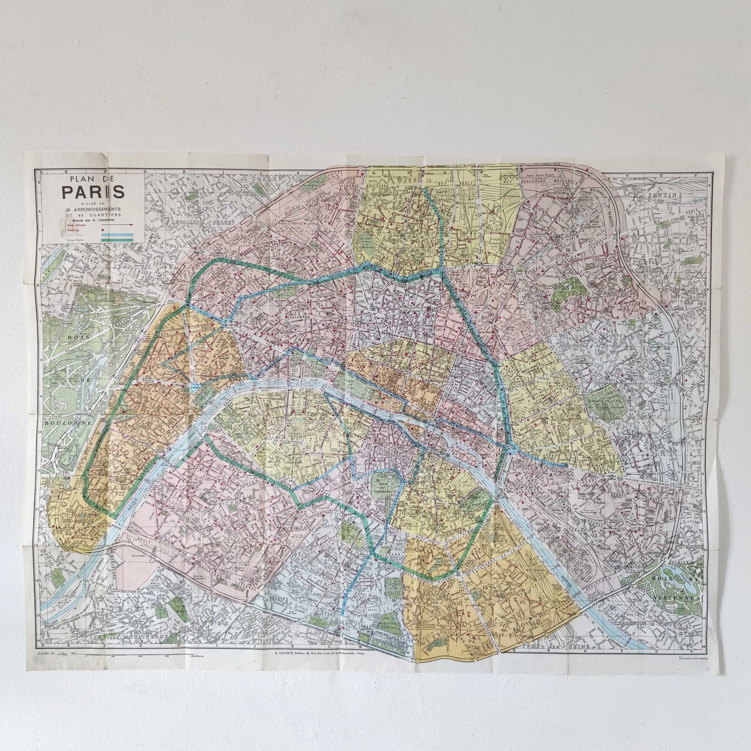 Vintage map 1970 Paris and its quarters 74x55cm