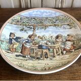 Ancien plat Sarreguemines UC enfants costumés
