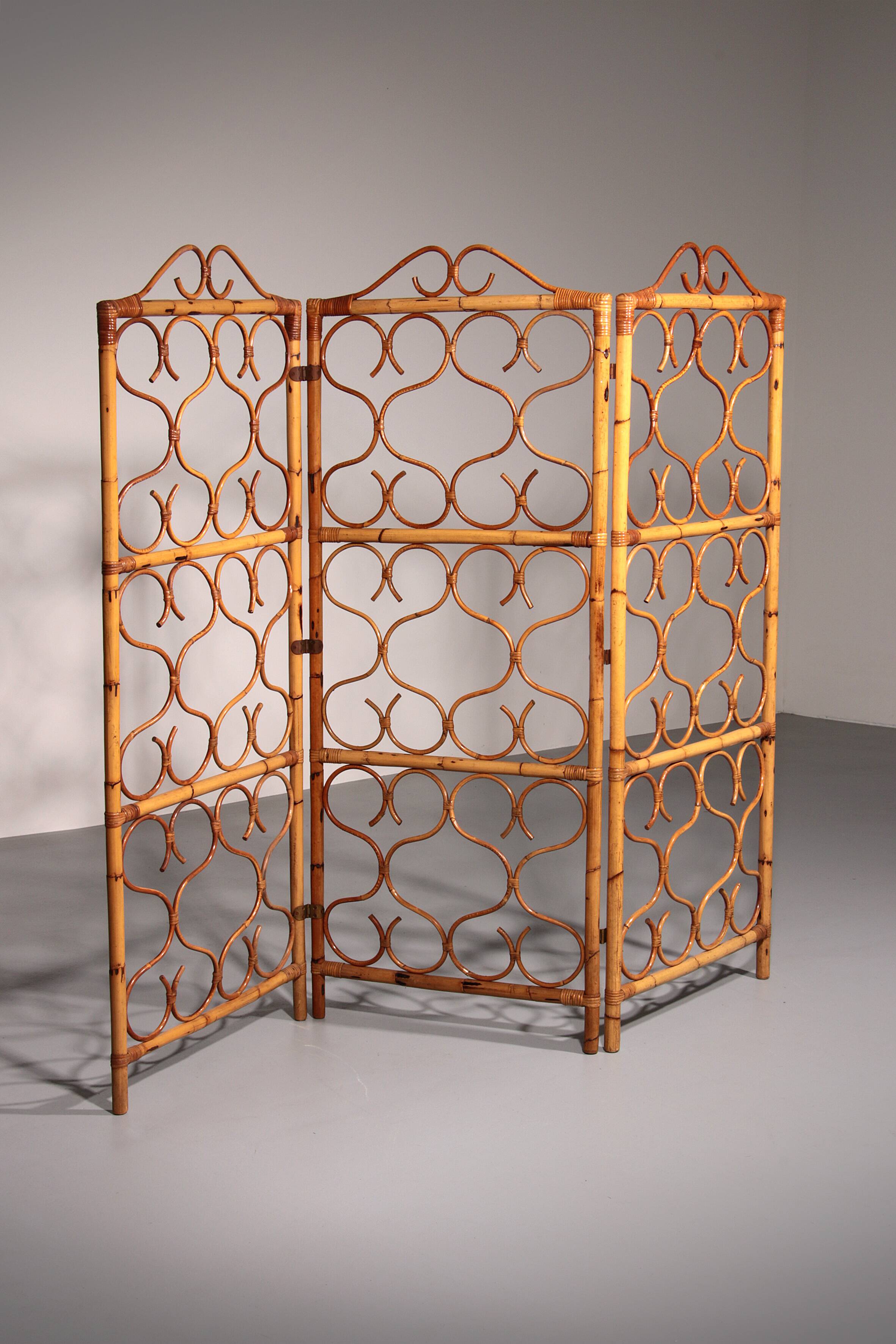 Vintage Rattan room divider or room divider made in Italy 1960