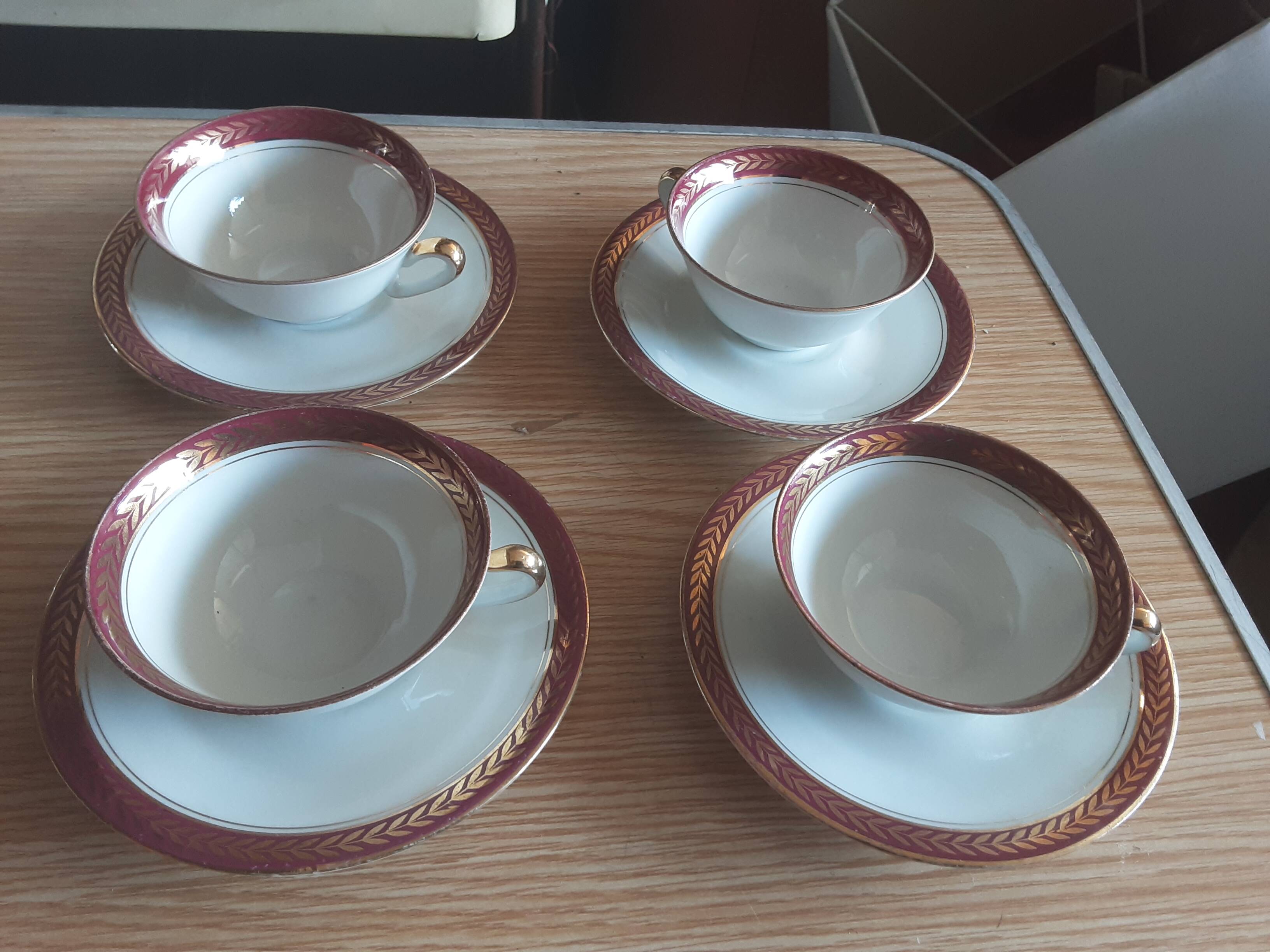 4 luxury porcelain cups and sausers from compagnie nationale