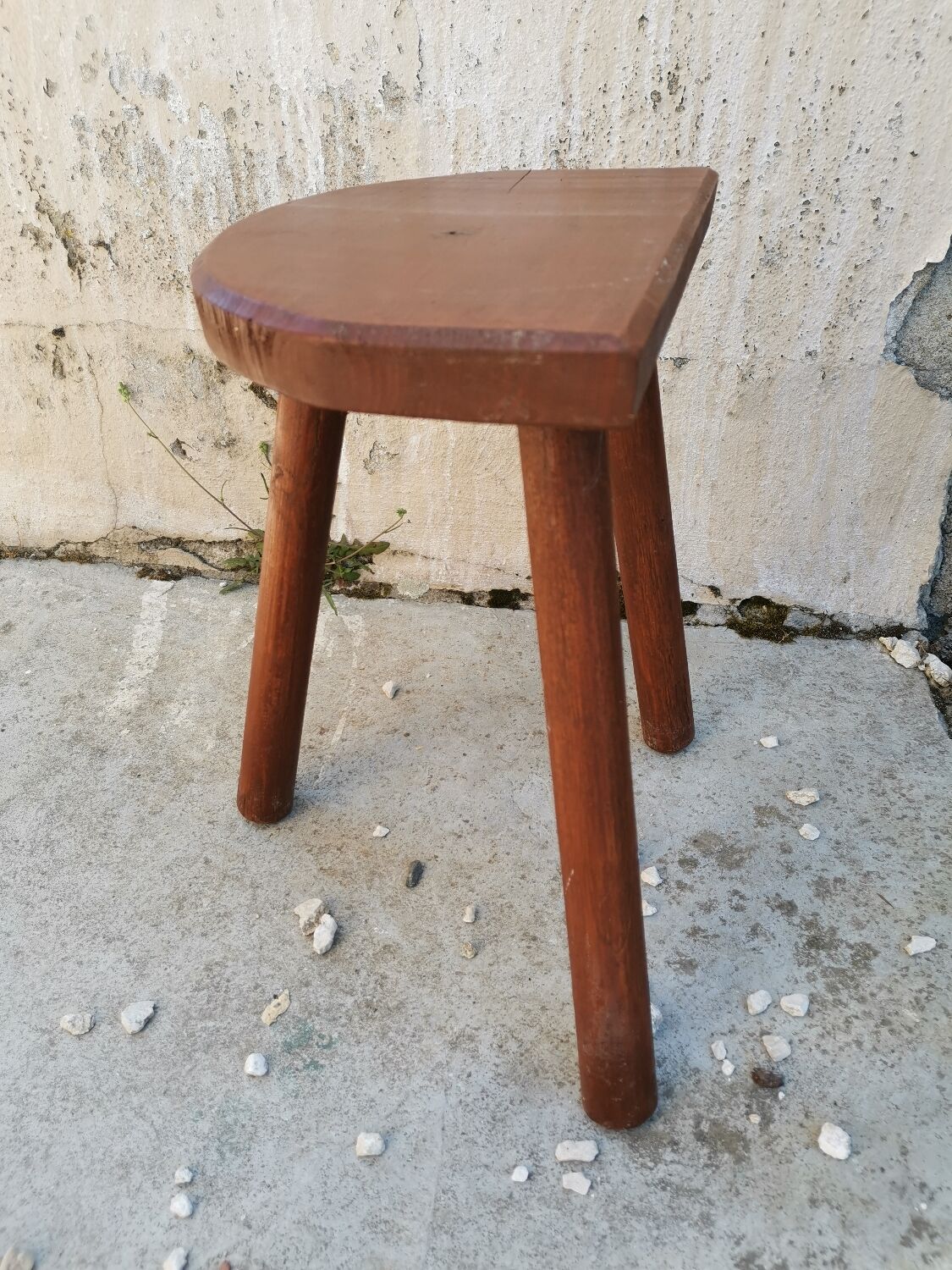 Tripod milking stool