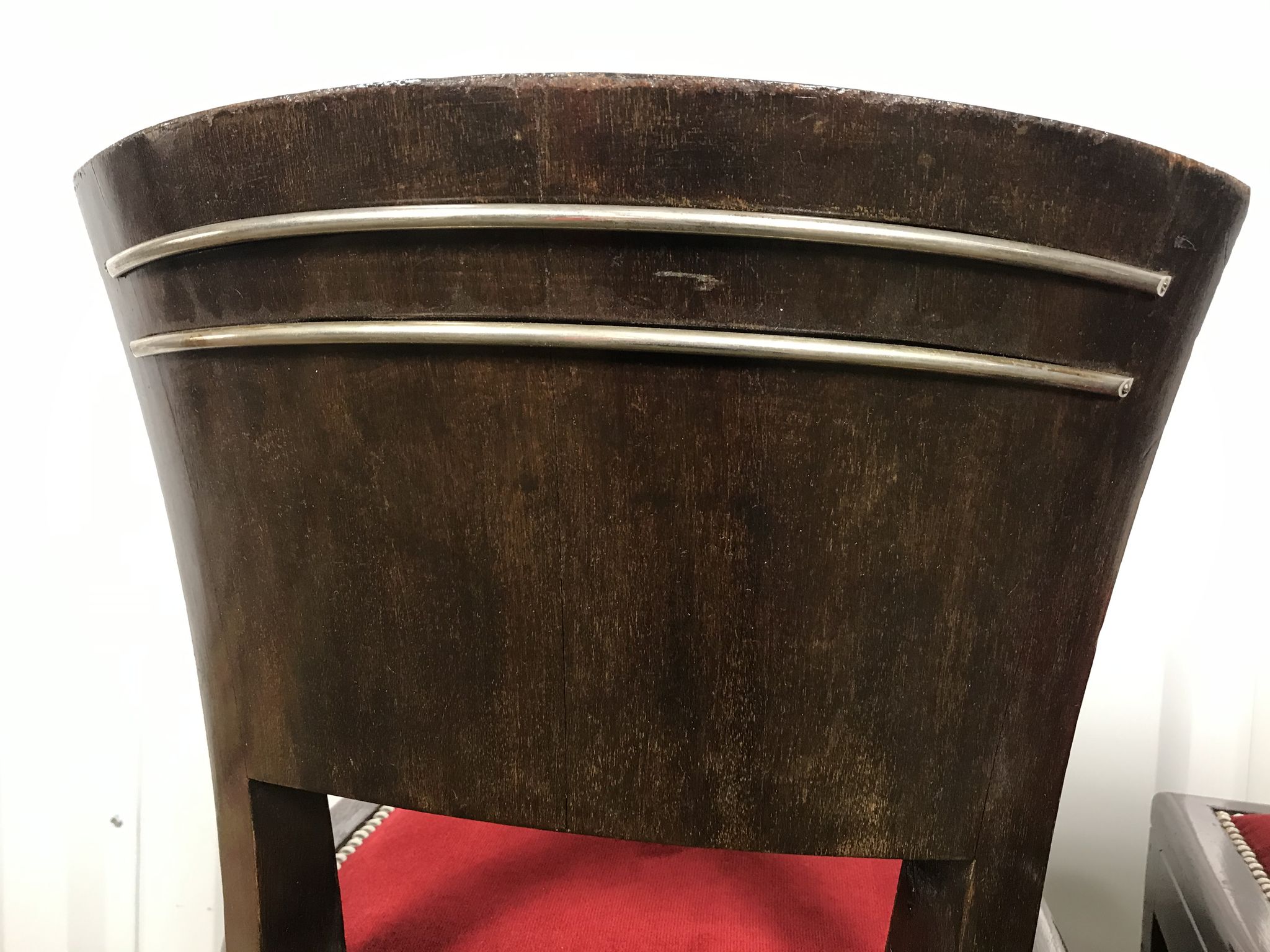 Paire de chaises époque Art Déco velours rouge