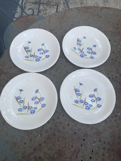Set of 4 dessert plates Longchamp model of old bluebells.