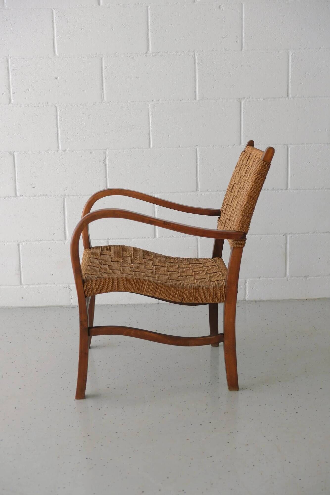 2 lounge chairs with cord