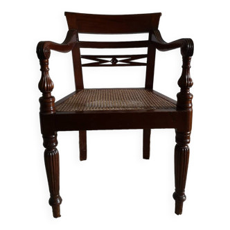 Captain chair