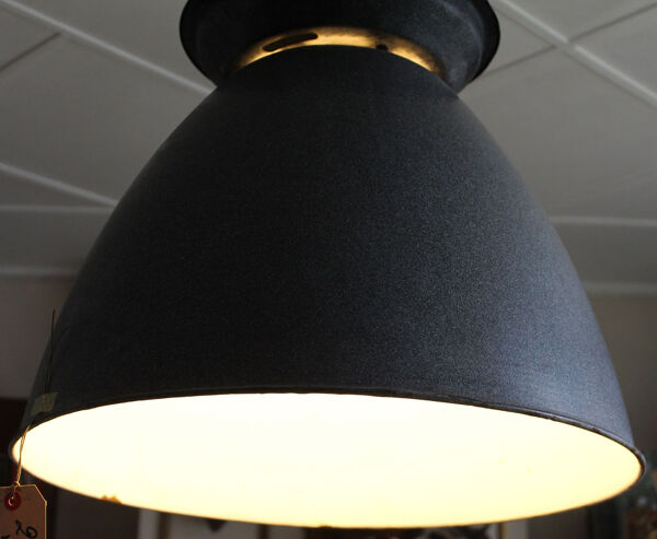 Suspension industrielle en email