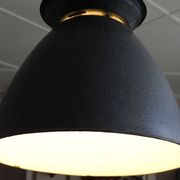 Suspension industrielle en email