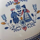 Johnson Brothers “Hearts & Flowers” - Large oval dish and 2 dinner plates ø 22 cm.