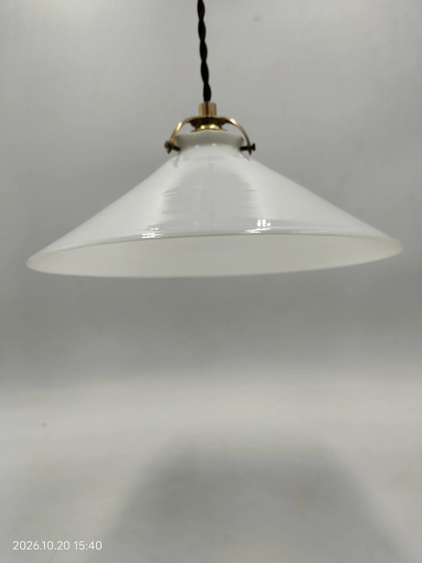 Opaline cone suspension