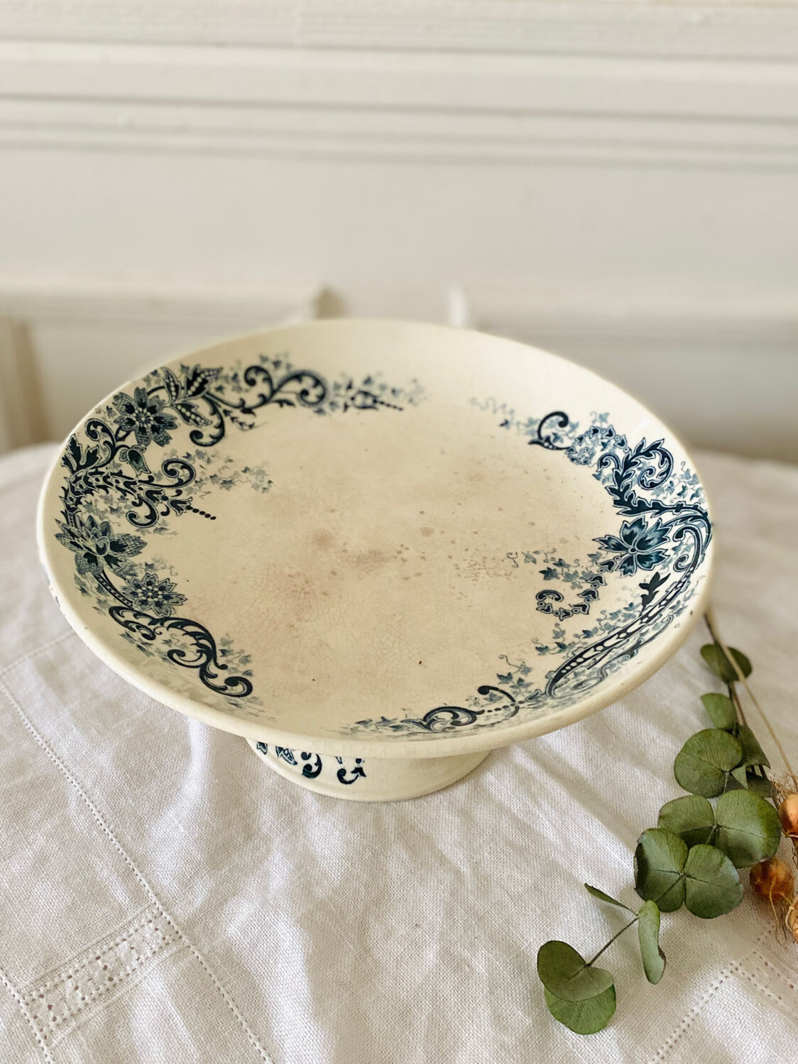 Serving dish with foot and old compotier in iron clay Sevigné HB & Cie