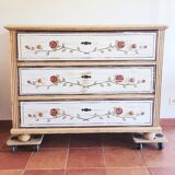 Pretty solid pine chest of drawers