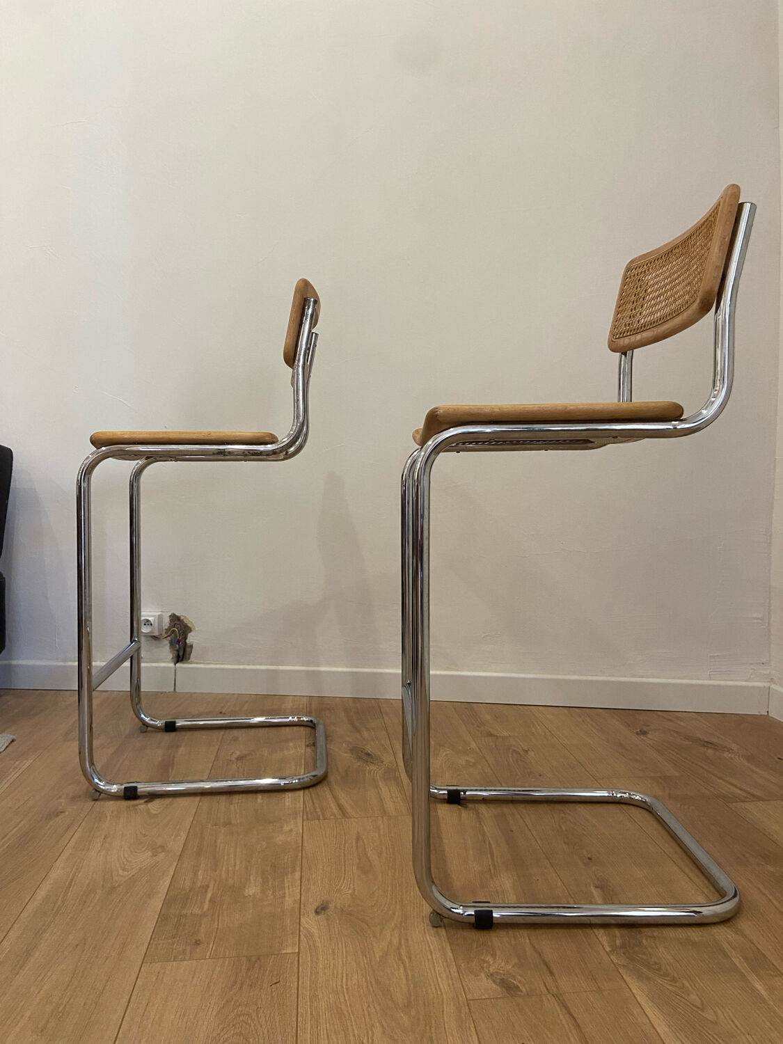 Tabourets de Bar Cesca par Marcel Breuer.