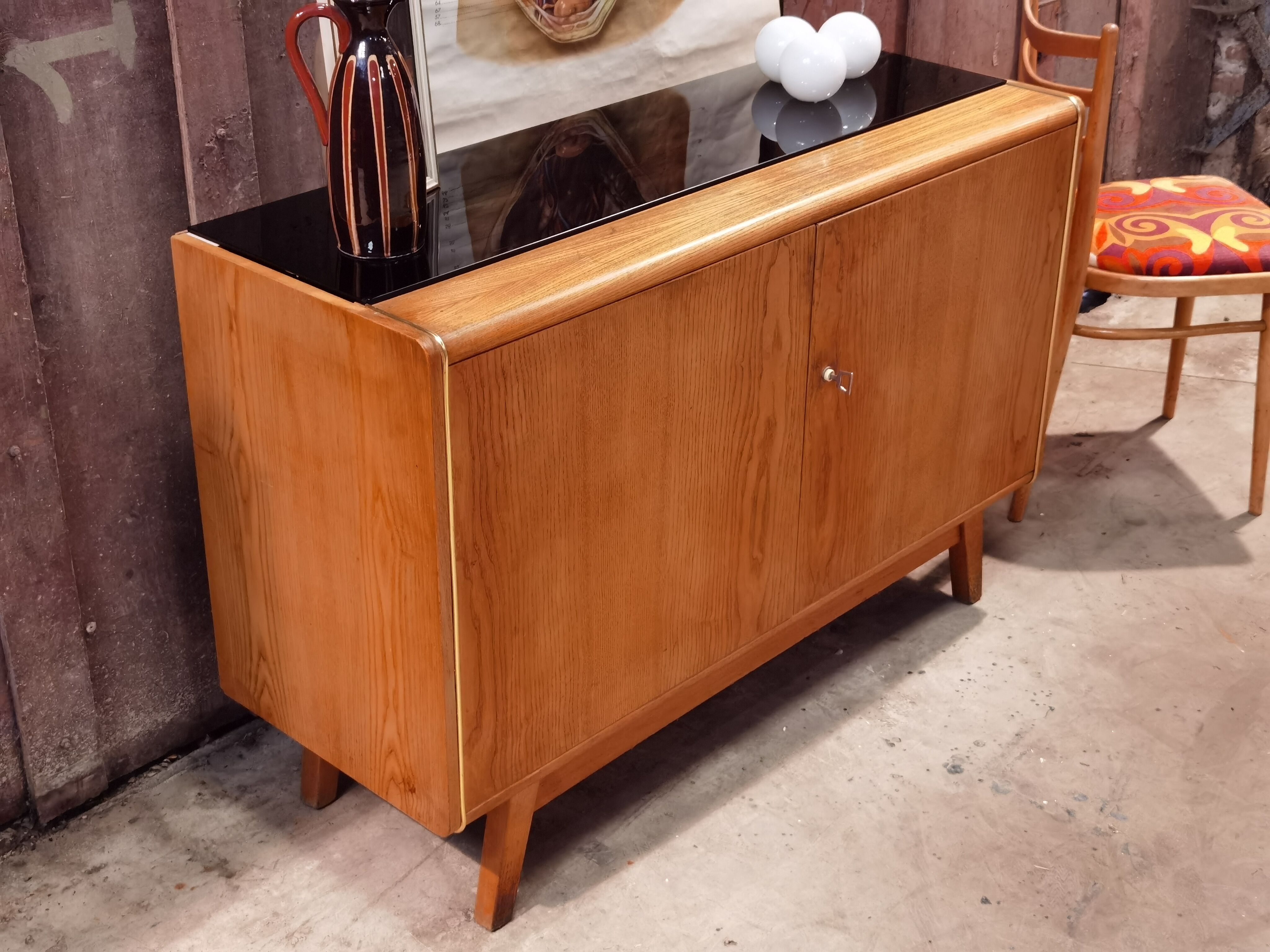Buffet down by B. Landsman and H. Nepo-itek for Jitona Sobslav