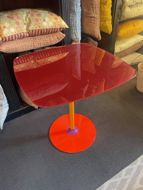 Kartell table, Thierry Bistrot model, burgundy color