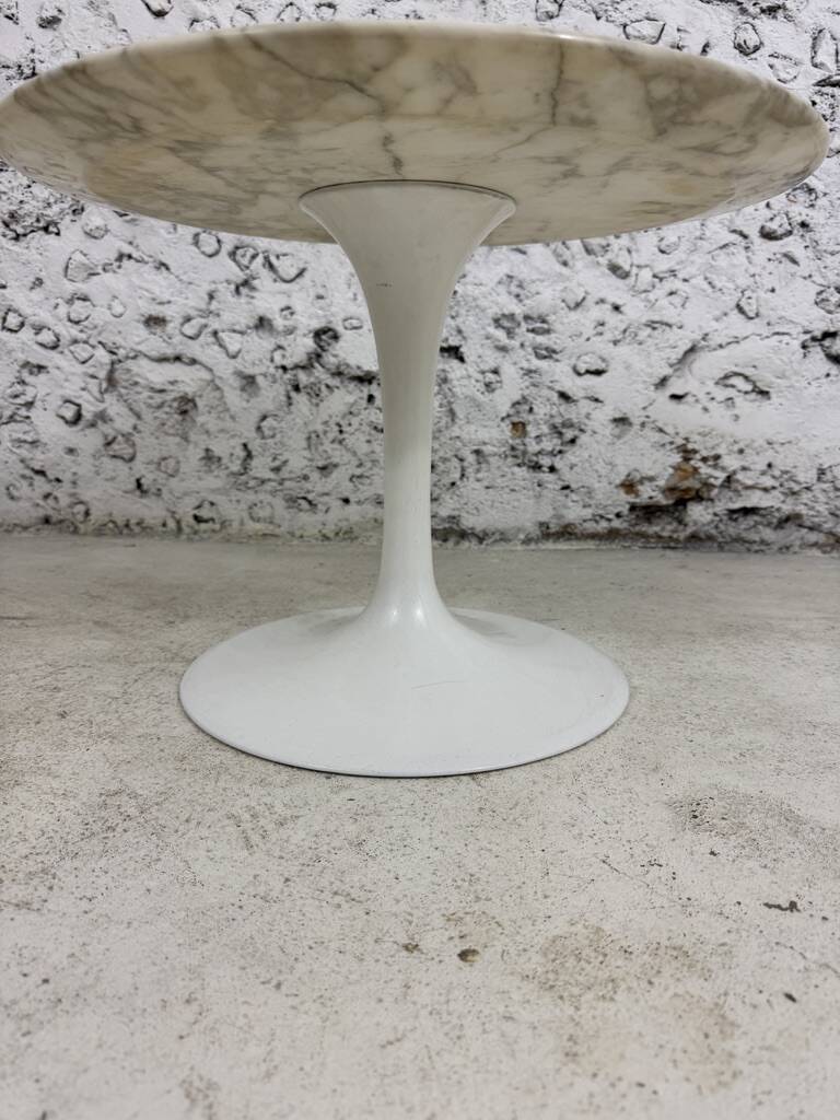 Saarinen Round Tulip Pedestal Table
