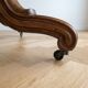 Table basse ovale en ronce de noyer style Classique