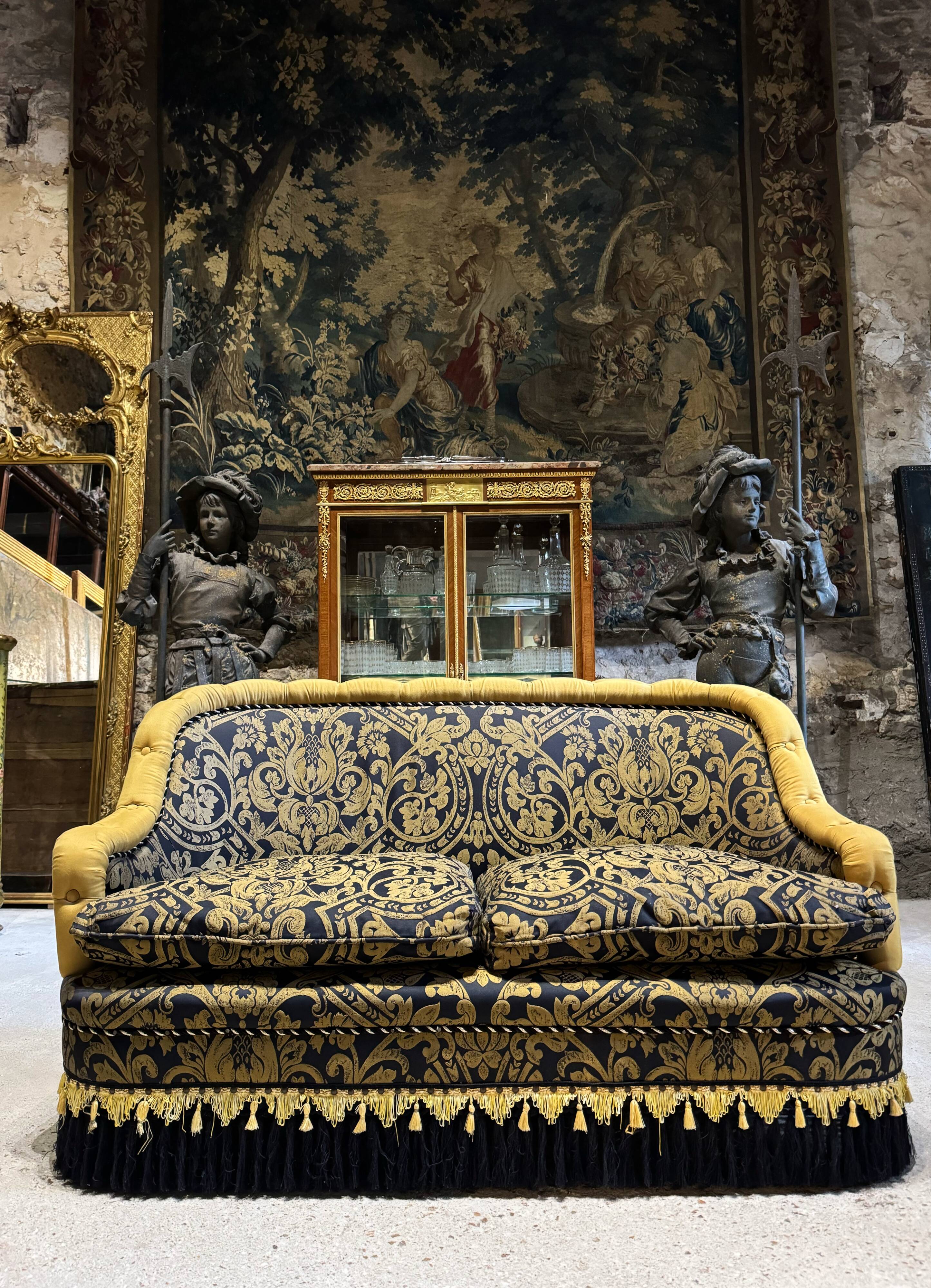 Napoleon III style living room with floral decoration