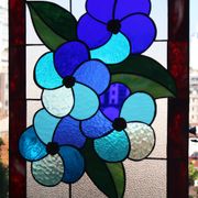 Panneau Vitrail Artisanal à Motif Floral – Verre Coloré, Technique Tiffany