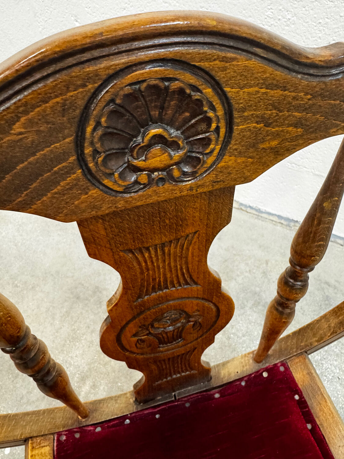 Dagobert armchair with red upholstery