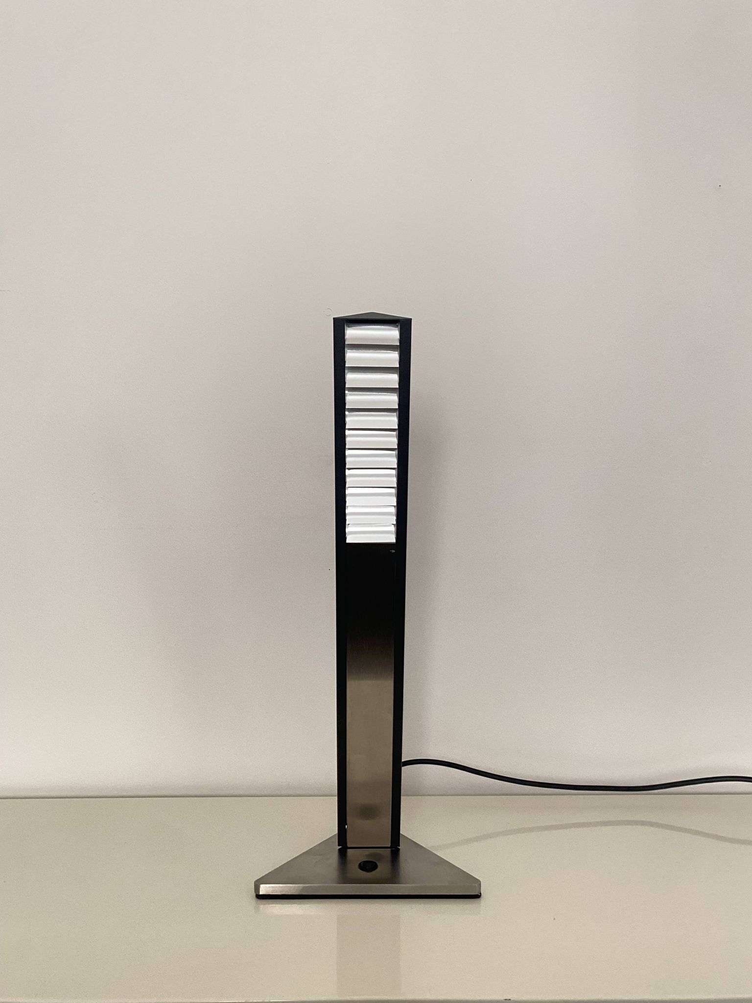 Louis Poulsen. lampe de table/bureau modèle 'Pisa'.