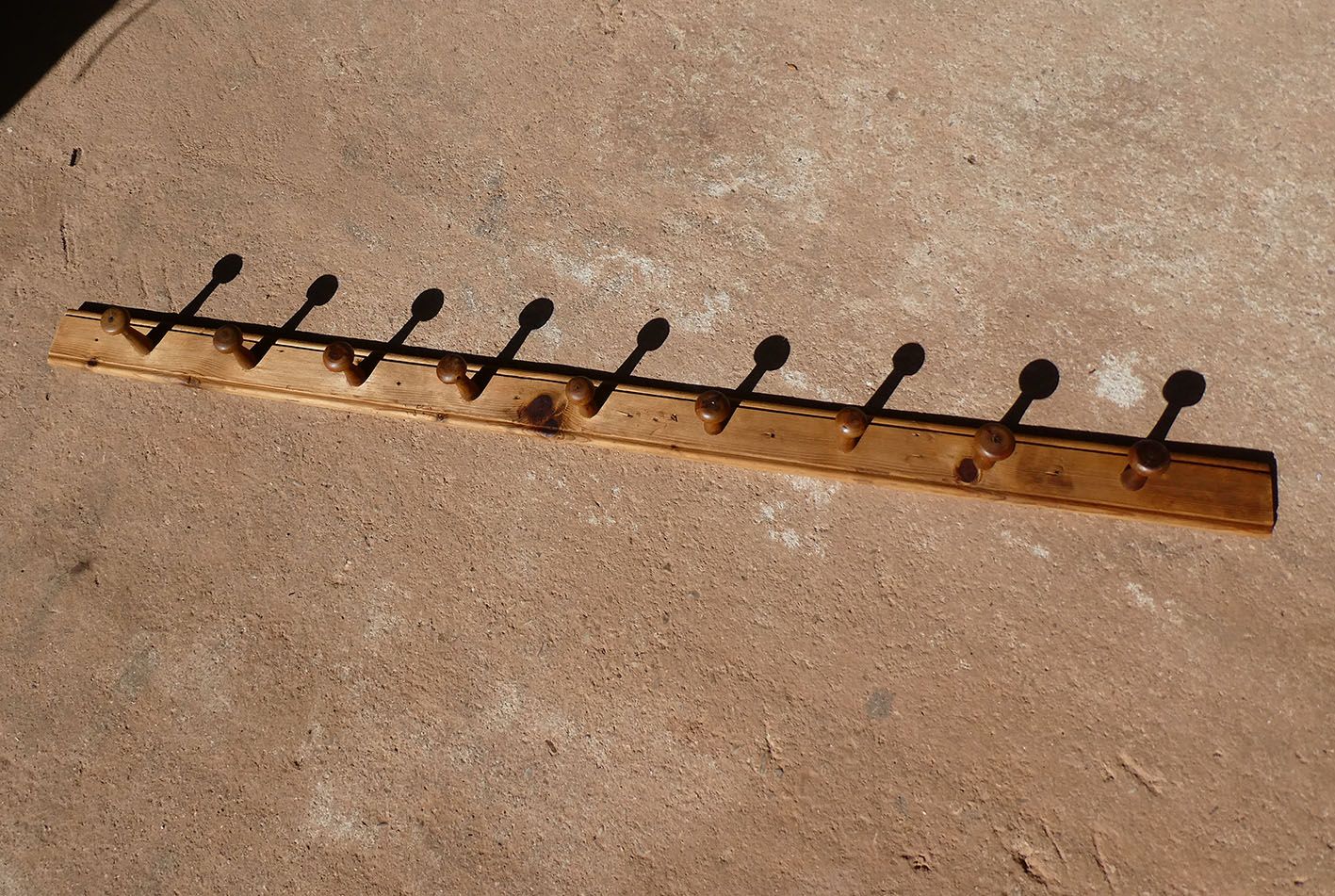 School wall coat - solid wooden rail of 10 patères