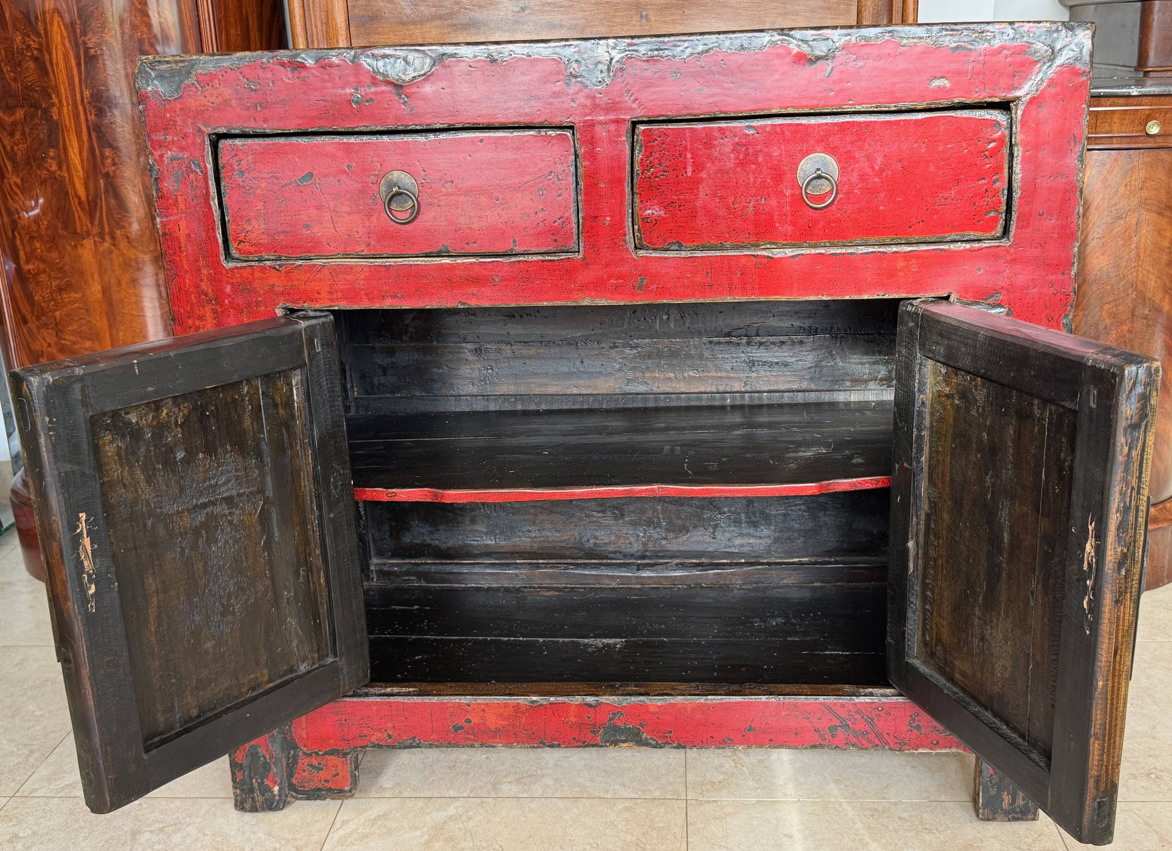 Small antique Chinese buffet (1920-1950) in rustic style, red lacquered, ori
