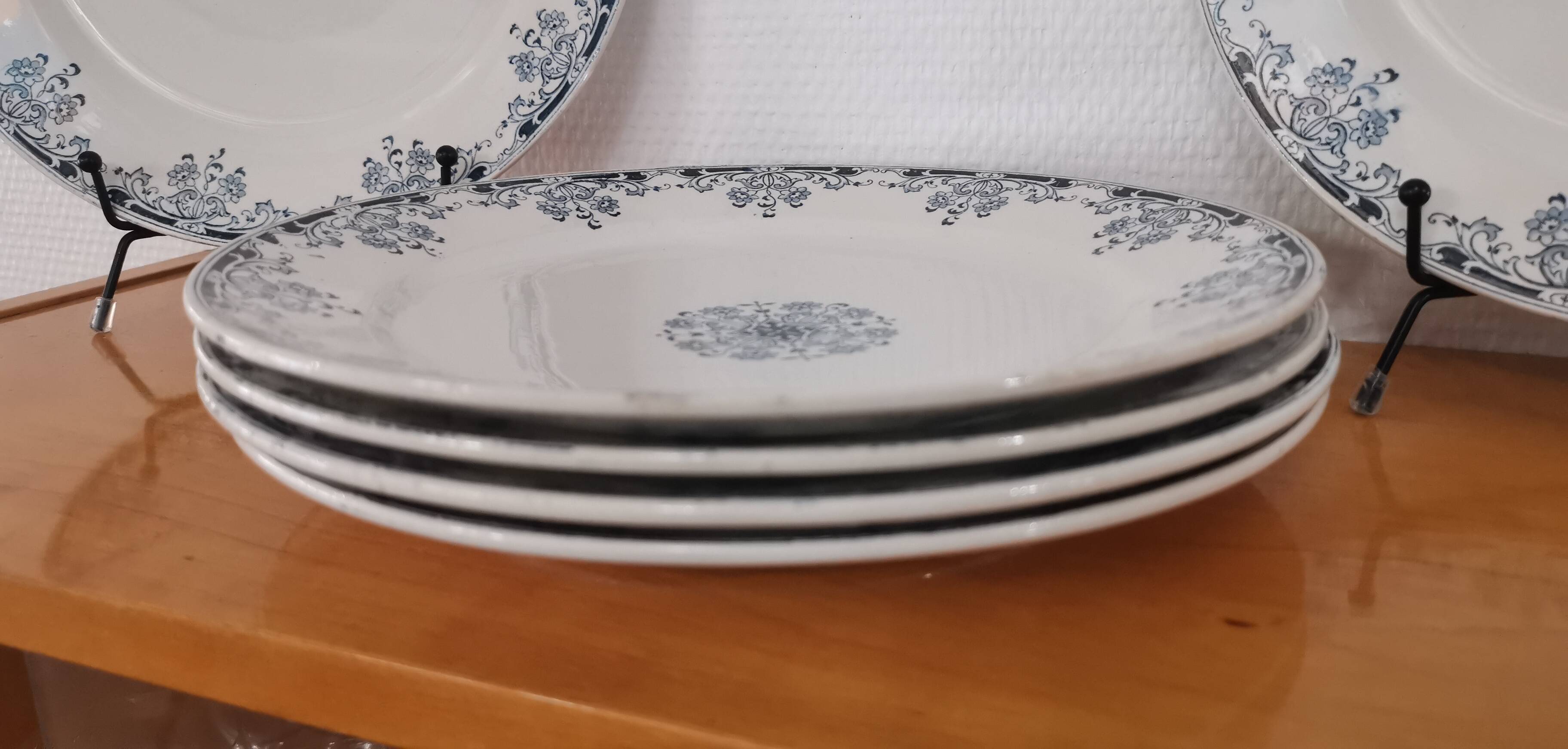 6 Flat plates in blue/green iron clay model “Mignon”, H & Cie Sarreguemines