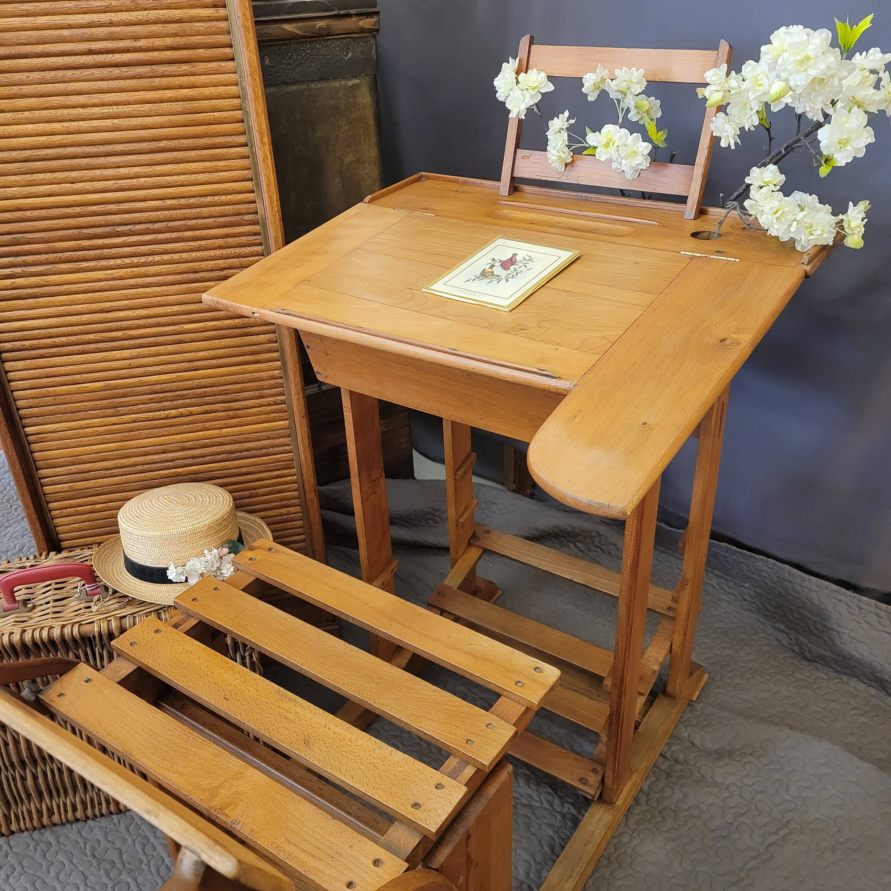 Evolving school desk