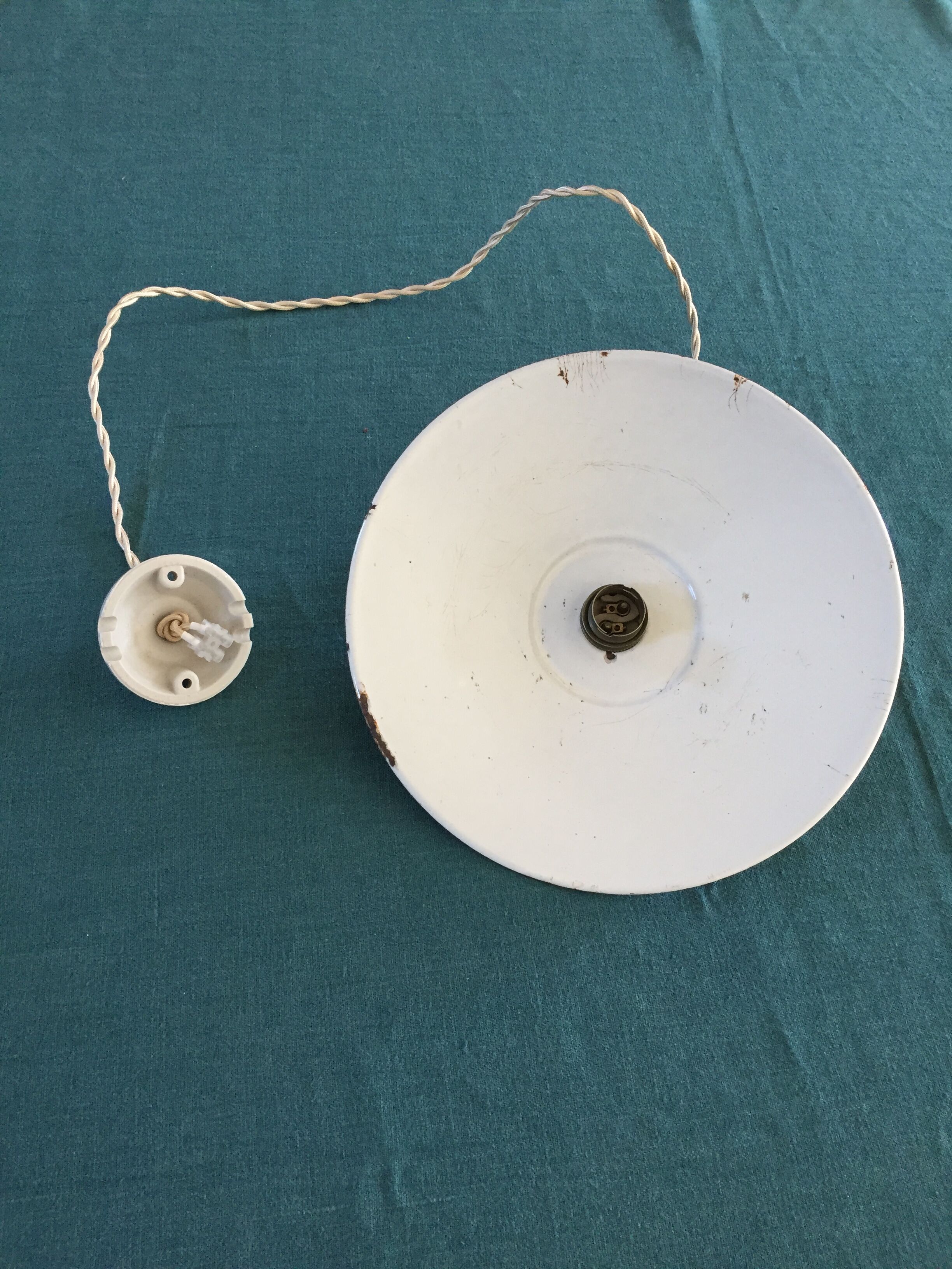 Vintage enamelled sheet metal suspension and its porcelain rosette