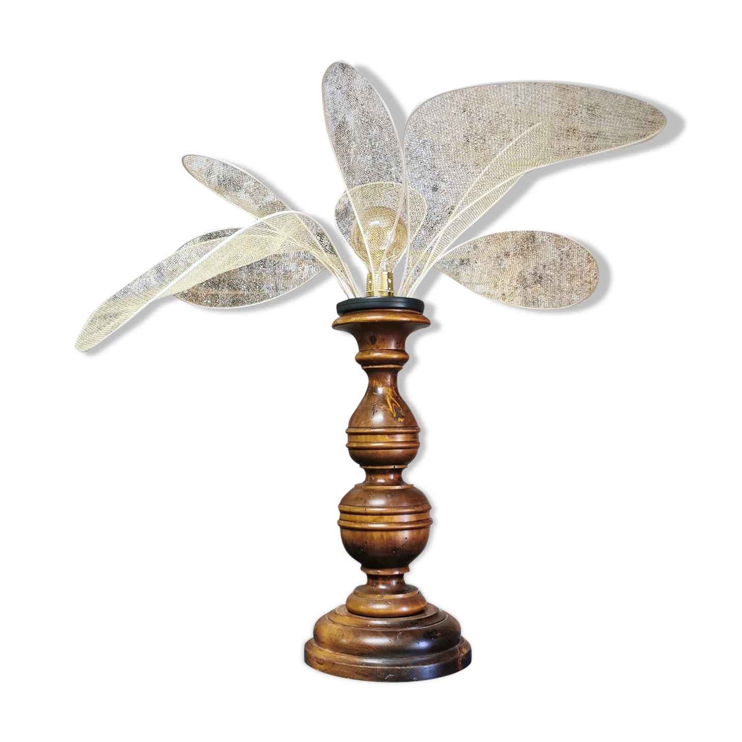 Table lamp, turned wooden foot, 8 rattan petals and golden mesh