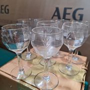 Set of 8 vintage bistro drop aperitif glasses.
