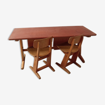 Desk and children's chairs Casala