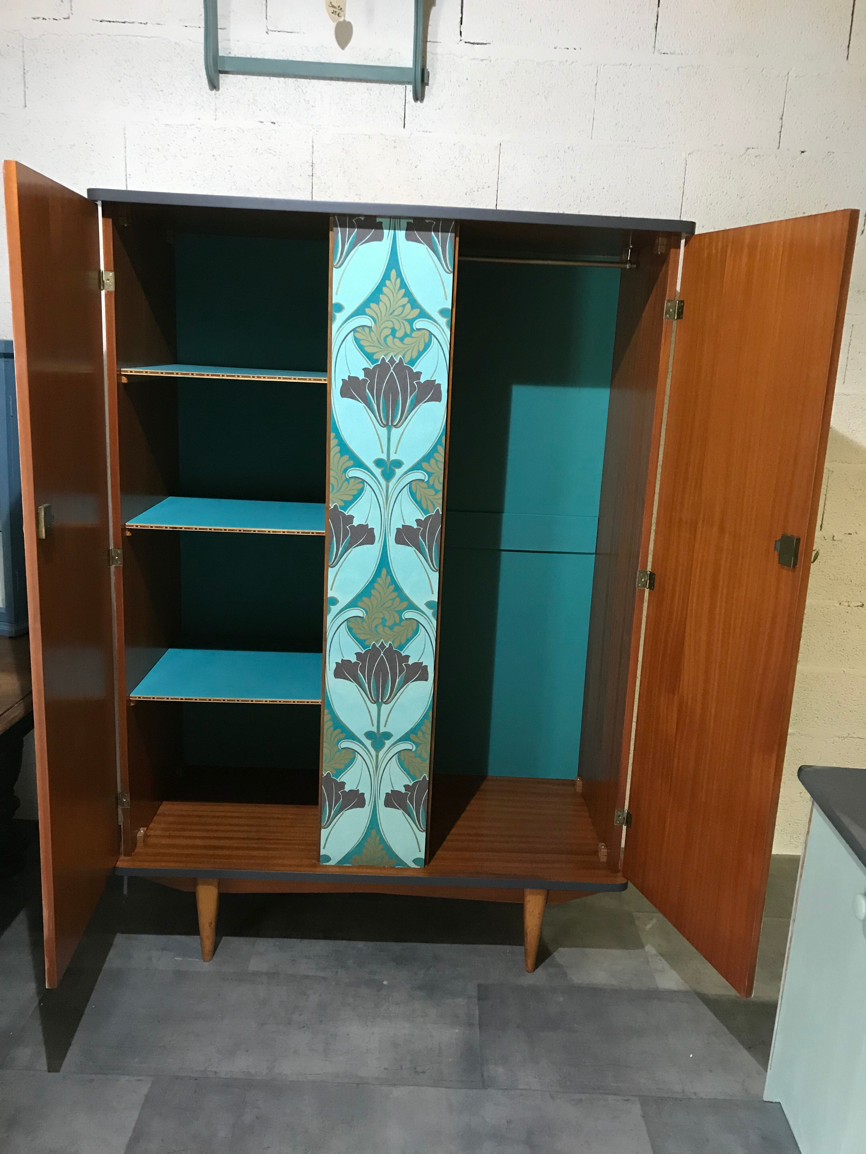 Armoire vintage