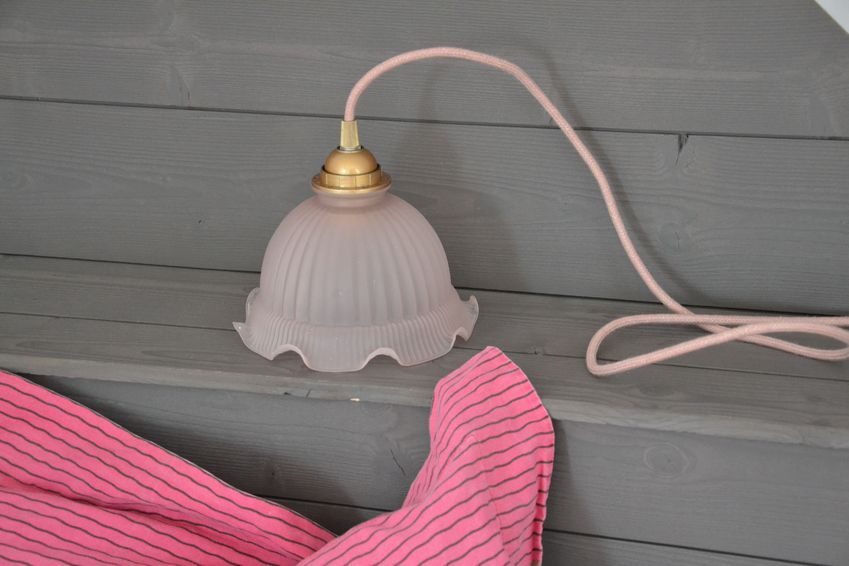 Walklight in curved glass – pink colors -