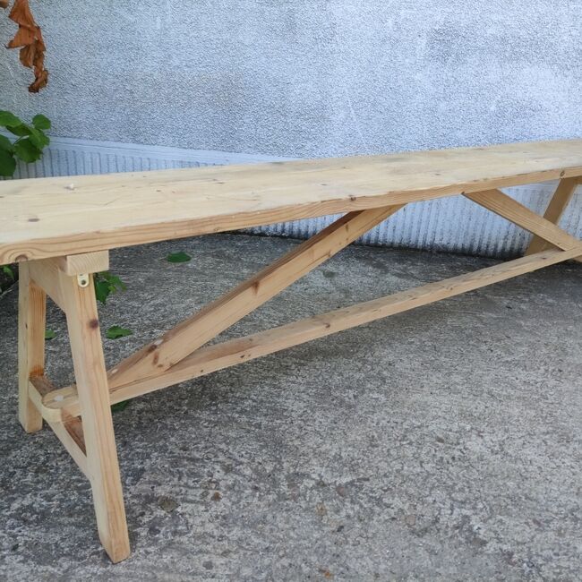 Bench in natural pine