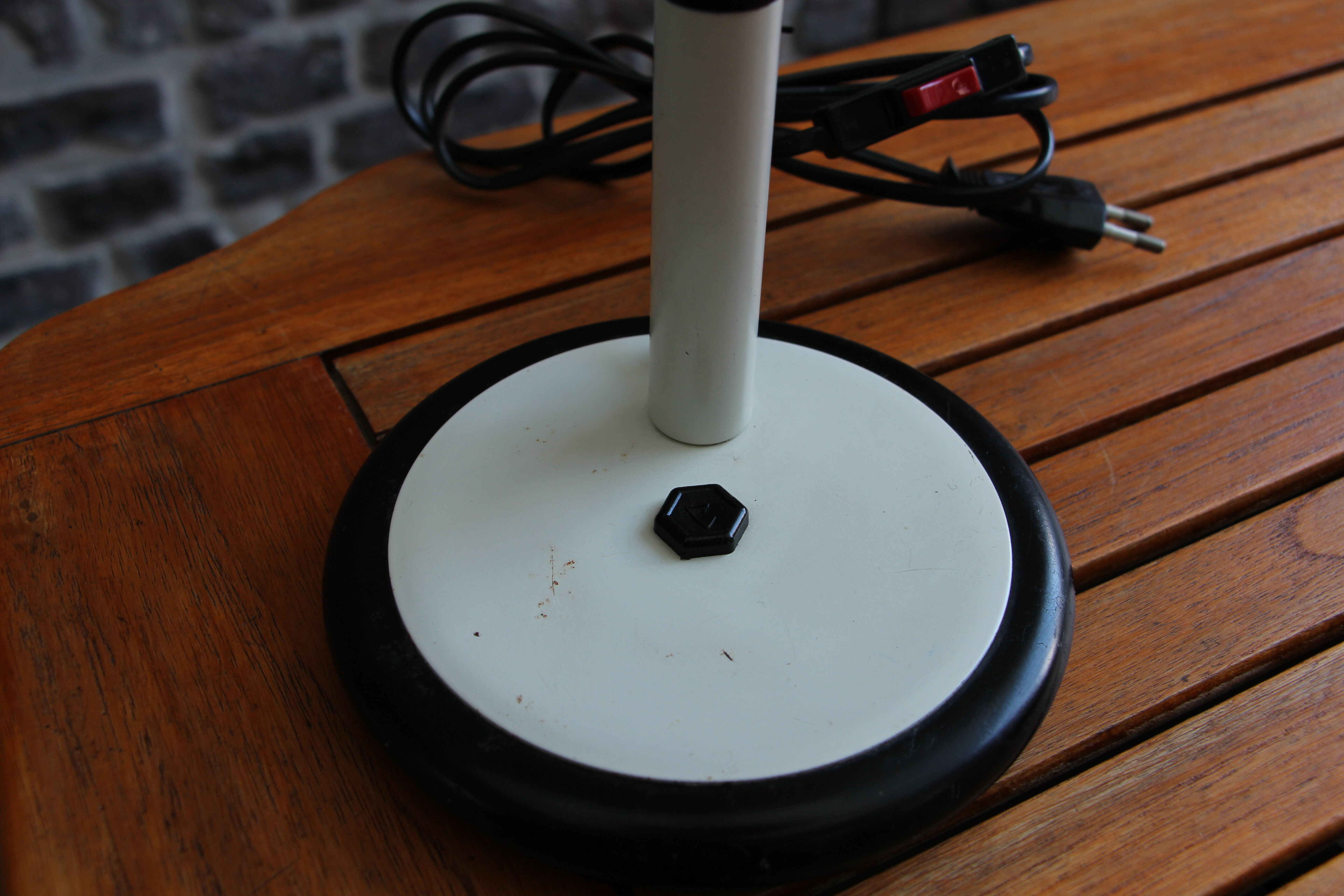 80's white aluminum desk lamp