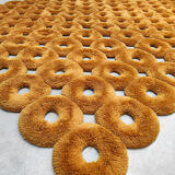 Tapisserie en forme de donut au design hollandais Sabine Marcellis