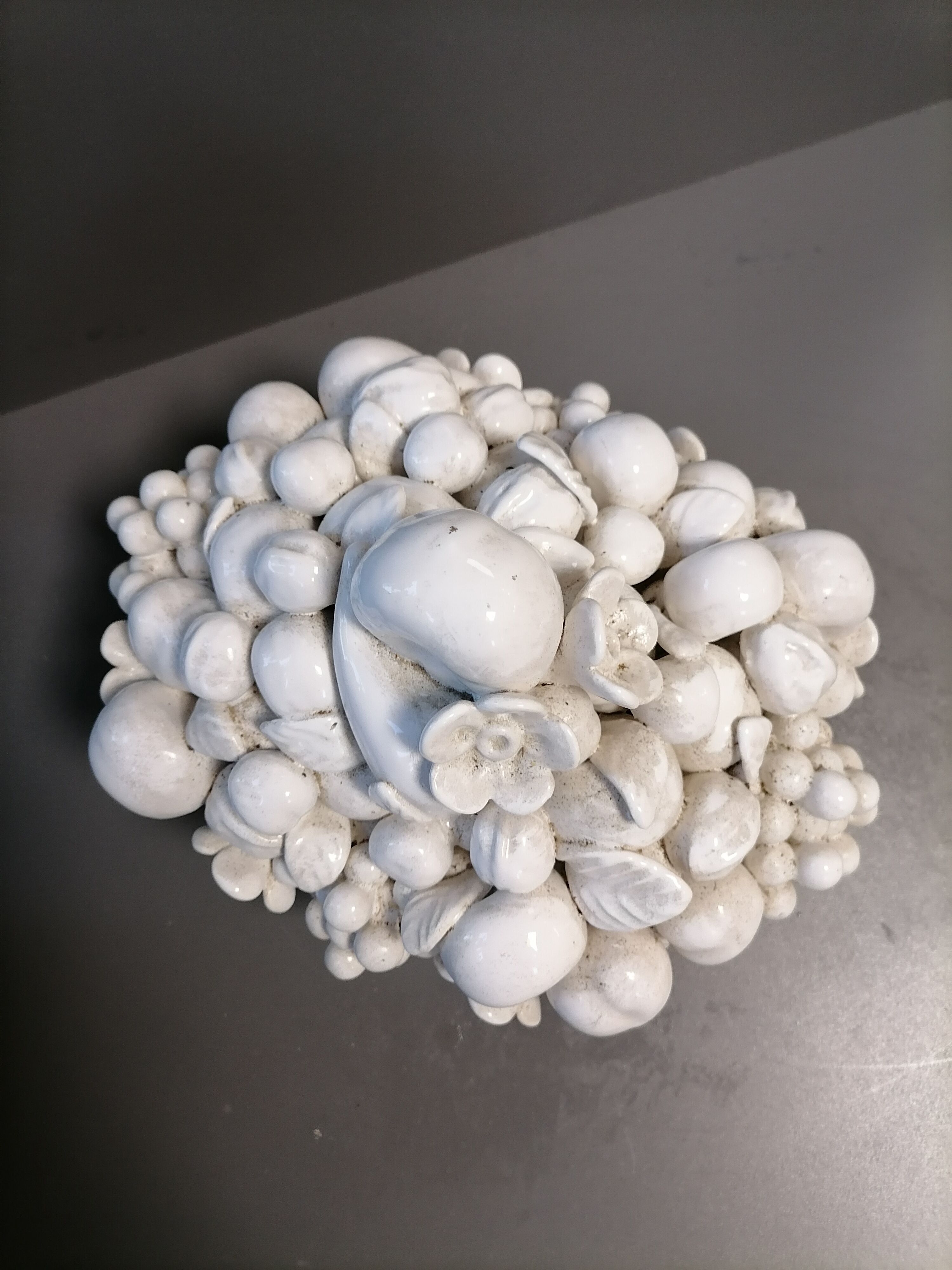Earthenware centerpiece