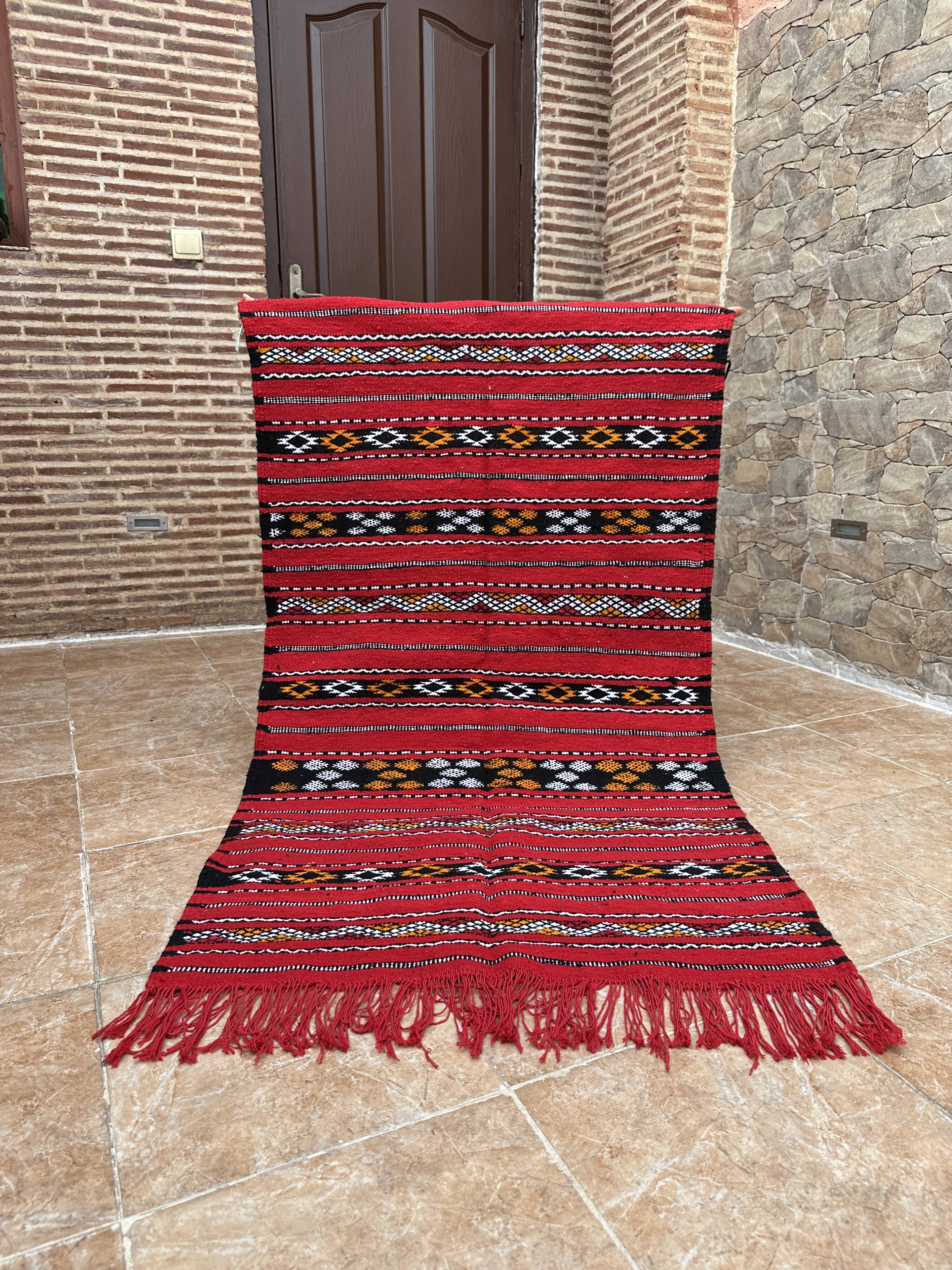 Moroccan Berber rug handwoven 100% organic wool from