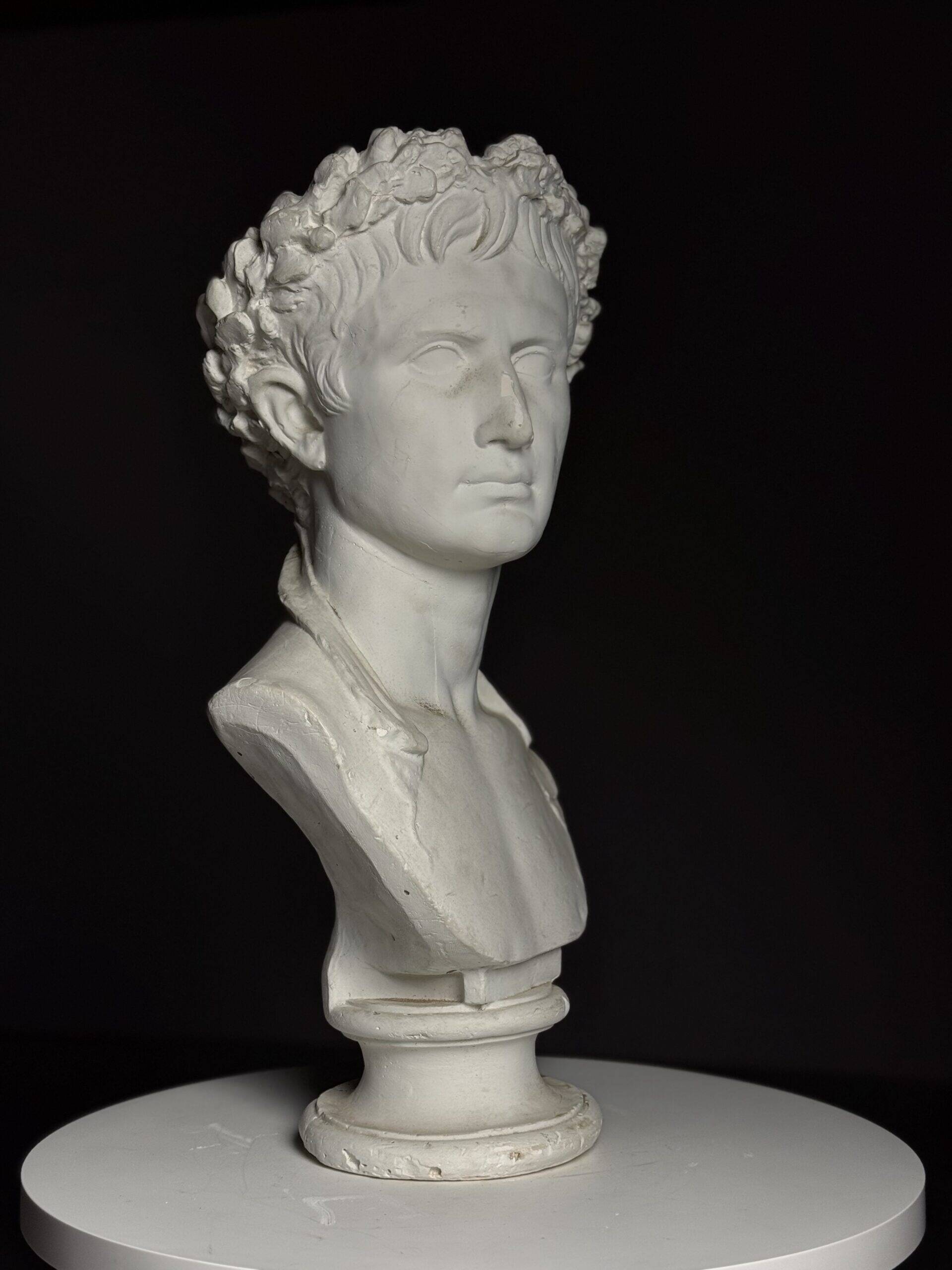 Buste en plâtre de l'empereur Auguste