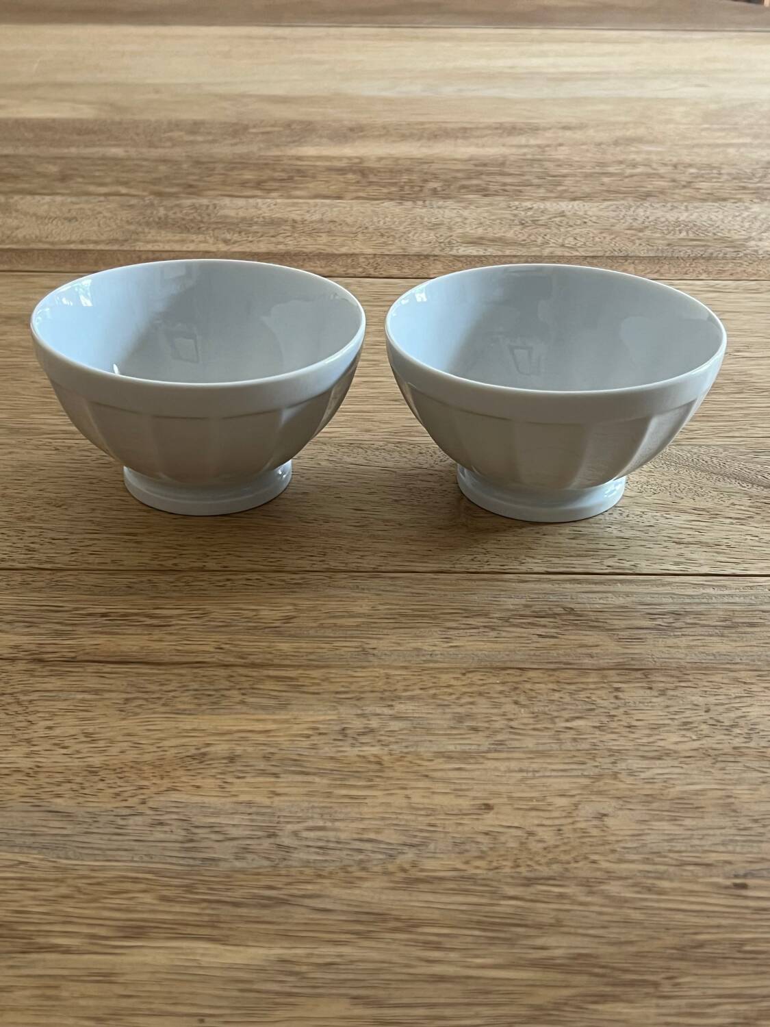 2 bols blancs à facettes